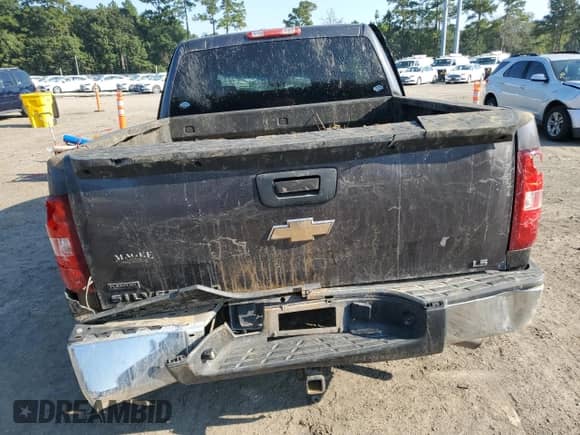 2011 Chevrolet Silverado 1500 LS z VIN 3GCPCREA4BG101987, wystawiony jako Copart lot #80147265 z przebiegiem 175 913 mil mil oraz Szkoda całkowita • Salvage title. Historia ofert i sprzedaży dostępna na DreamBid. Obrazek 6.