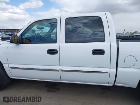 2005 GMC Sierra 1500 SLE z VIN 2GTEC13T551142607, wystawiony jako IAAI lot #41904973 z przebiegiem 378 534 mil mil oraz . Historia ofert i sprzedaży dostępna na DreamBid. Obrazek 14.