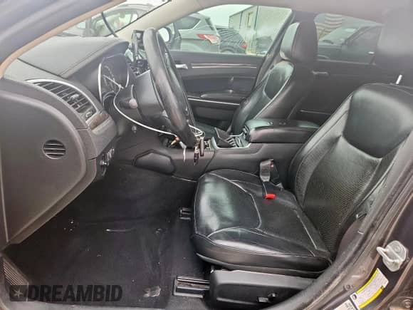 2019 Chrysler 300 Limited с VIN 2C3CCAEG1KH693468, выставлен на аукционе Copart как лот 62771135 с пробегом 179 416 миль миль и Списание • Salvage title. История ставок и продаж доступна на DreamBid. Изображение 7.