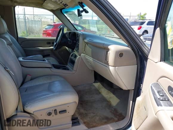 2006 Chevrolet Tahoe LS with VIN 1GNEK13T16J153587, listed as a IAAI auction lot 42244487 with 314,200 mi miles and . Bid and sale history available at DreamBid. Image 5.