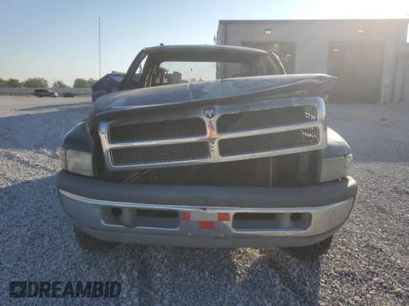 2001 Dodge 1500 z VIN 3B7HF13Z31M253328, wystawiony jako Copart lot #73556634 z przebiegiem Nie podano mil oraz Czysty tytuł • Clean title. Historia ofert i sprzedaży dostępna na DreamBid. Obrazek 5.