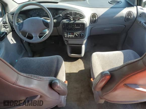 1999 Dodge Caravan SE with VIN 2B4GP44G9XR204463, listed as a Copart auction lot 64301385 with 291,785 mi miles and Salvage title. Bid and sale history available at DreamBid. Image 8.