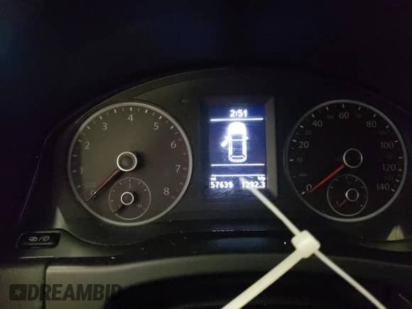 2017 Volkswagen Tiguan с VIN WVGHV7AX8HK506597, выставлен на аукционе Copart как лот 59624833 с пробегом 57 639 миль миль и . История ставок и продаж доступна на DreamBid. Изображение 9.