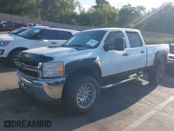 2014 Chevrolet Silverado 2500HD Work Truck z VIN 1GC1KVCG6EF144919, wystawiony jako IAAI lot #42968279 z przebiegiem 145 810 mil mil oraz . Historia ofert i sprzedaży dostępna na DreamBid. Obrazek 20.