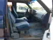 1993 Chevrolet Suburban с VIN 1GNFK16K6PJ387023, выставлен на аукционе IAAI как лот 42402770 с пробегом 215 888 миль миль и . История ставок и продаж доступна на DreamBid. Изображение 5.