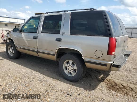 1999 Chevrolet Tahoe Z71 z VIN 1GNEK13R0XJ444734, wystawiony jako Copart lot #76323384 z przebiegiem 160 631 mil mil oraz Szkoda całkowita • Salvage title. Historia ofert i sprzedaży dostępna na DreamBid. Obrazek 2.