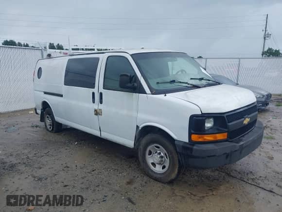 2008 Chevrolet Express Cargo с VIN 1GCHG39K881145412, выставлен на аукционе IAAI как лот 42977963 с пробегом 98 323 миль миль и . История ставок и продаж доступна на DreamBid. Изображение 1.