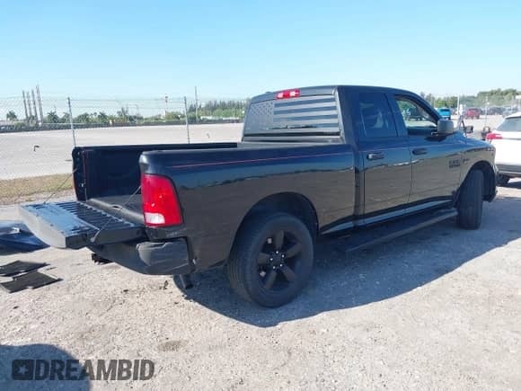 2018 Ram 1500 Express z VIN 1C6RR7FTXJS286833, wystawiony jako IAAI lot #41902890 z przebiegiem 29 560 mil mil oraz . Historia ofert i sprzedaży dostępna na DreamBid. Obrazek 4.