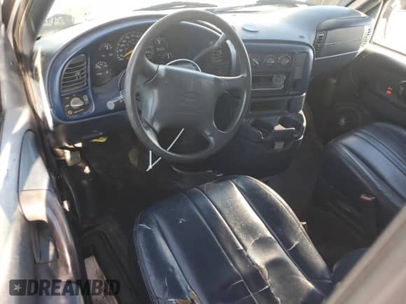 1997 Chevrolet Astro Cargo z VIN 1GCDM19W1VB235702, wystawiony jako Copart lot #43759595 z przebiegiem 196 881 mil mil oraz Szkoda całkowita • Salvage title. Historia ofert i sprzedaży dostępna na DreamBid. Obrazek 8.