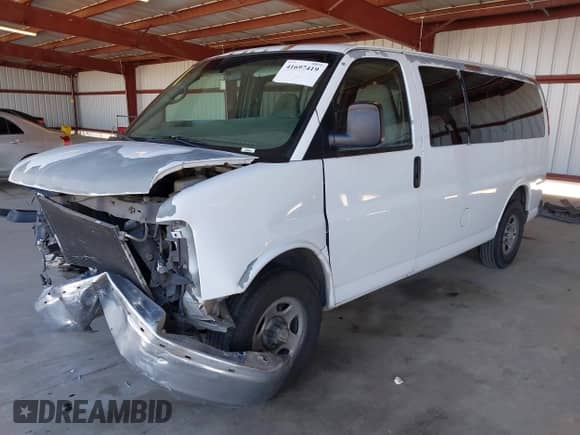 2007 Chevrolet City Express Cargo z VIN 1GNFG15Z771152985, wystawiony jako IAAI lot #41697419 z przebiegiem 215 238 mil mil oraz . Historia ofert i sprzedaży dostępna na DreamBid. Obrazek 2.