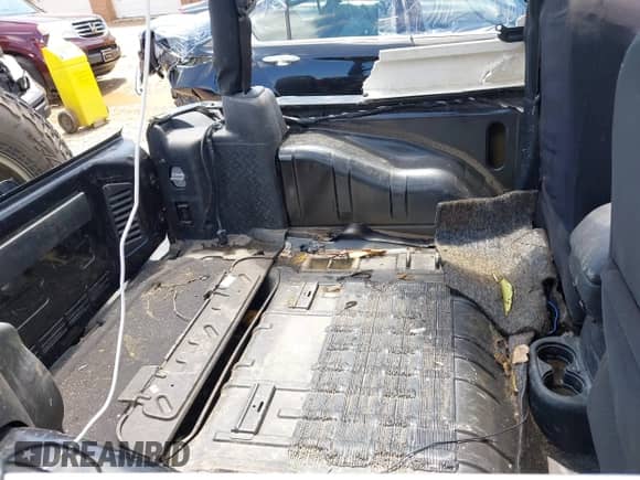 2013 Jeep Wrangler Rubicon 10th Anniversary with VIN 1C4BJWCG0DL573065, listed as a IAAI auction lot 42299018 with Not provided miles and . Bid and sale history available at DreamBid. Image 8.