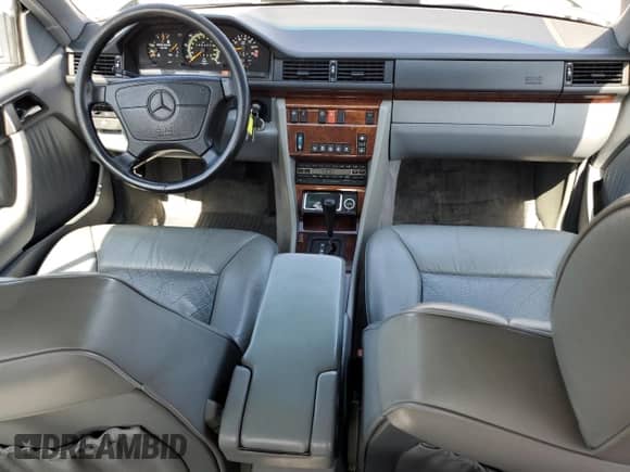 1993 Mercedes-Benz 300 с VIN WDBEA52E6PB970019, выставлен на аукционе Copart как лот 62344515 с пробегом 180 400 миль миль и Чистый • Clean title. История ставок и продаж доступна на DreamBid. Изображение 8.