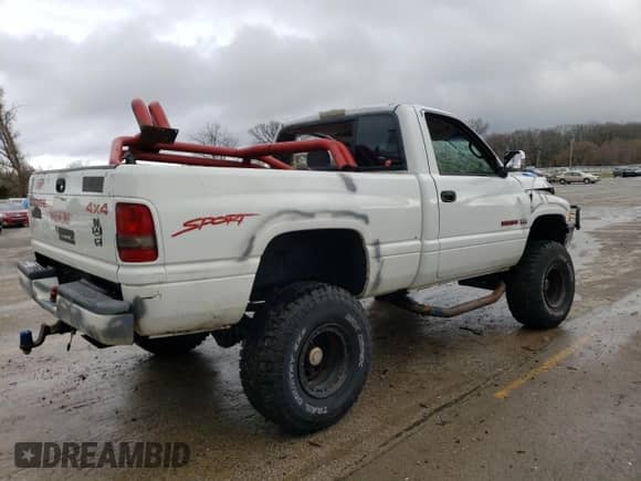 1997 Dodge 1500 with VIN 1B7HF16Z6VJ582930, listed as a Copart auction lot 45927864 with 165,482 mi miles and Salvage title. Bid and sale history available at DreamBid. Image 3.