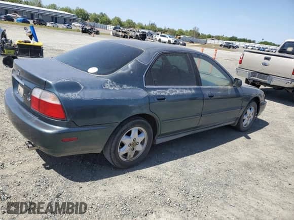 1996 Honda Accord EX z VIN 1HGCE6679TA018230, wystawiony jako Copart lot #52047755 z przebiegiem 213 913 mil mil oraz Czysty tytuł • Clean title. Historia ofert i sprzedaży dostępna na DreamBid. Obrazek 3.