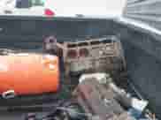 2015 Chevrolet Silverado 2500HD LTZ z VIN 1GC1CWEG9FF126514, wystawiony jako IAAI lot #41897687 z przebiegiem 207 231 mil mil oraz . Historia ofert i sprzedaży dostępna na DreamBid. Obrazek 17.