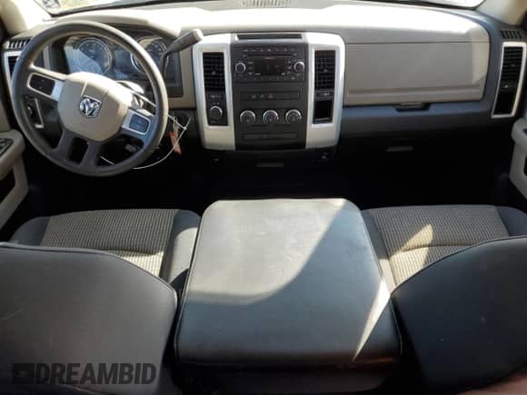 2009 Dodge 1500 SLT z VIN 1D3HV18P29S789224, wystawiony jako Copart lot #48439725 z przebiegiem 163 865 mil mil oraz Czysty tytuł • Clean title. Historia ofert i sprzedaży dostępna na DreamBid. Obrazek 8.