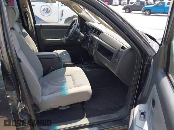 2008 Dodge Dakota SLT with VIN 1D7HW48K78S593988, listed as a IAAI auction lot 42825788 with 216,208 mi miles and . Bid and sale history available at DreamBid. Image 5.