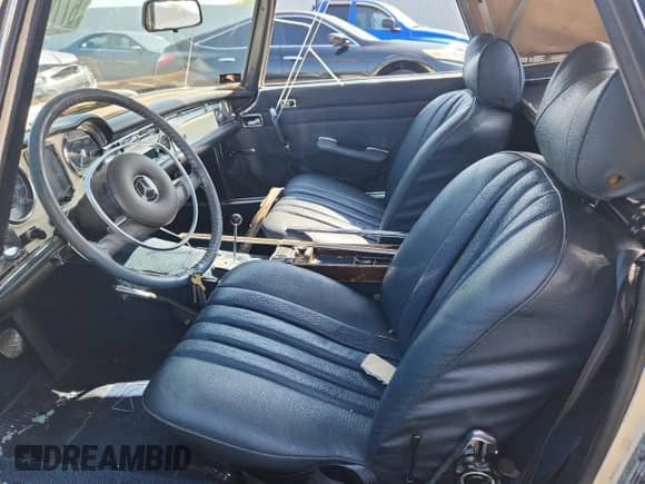 1971 Mercedes-Benz SL z VIN 11304412022259, wystawiony jako Copart lot #67759675 z przebiegiem 21 477 mil mil oraz Szkoda całkowita • Salvage title. Historia ofert i sprzedaży dostępna na DreamBid. Obrazek 7.