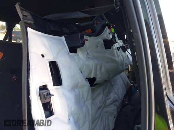 2022 Chevrolet Suburban Premier с VIN 1GNSCFKD9NR159466, выставлен на аукционе IAAI как лот 41918002 с пробегом 88 005 миль миль и . История ставок и продаж доступна на DreamBid. Изображение 19.