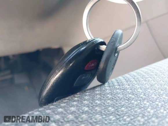 2012 Chevrolet Malibu 1LS z VIN 1G1ZB5E04CF167205, wystawiony jako IAAI lot #43180002 z przebiegiem 165 160 mil mil oraz . Historia ofert i sprzedaży dostępna na DreamBid. Obrazek 11.