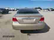 2005 Toyota Camry LE с VIN 4T1BE32K75U103812, выставлен на аукционе Copart как лот 84556275 с пробегом 221 127 миль миль и Списание • Salvage title. История ставок и продаж доступна на DreamBid. Изображение 6.