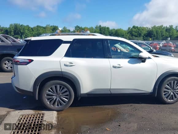 2024 Nissan Pathfinder SL with VIN 5N1DR3CD2RC283483, listed as a IAAI auction lot 42716112 with 8,887 mi miles and . Bid and sale history available at DreamBid. Image 13.