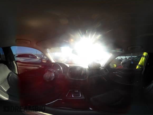 2016 Chrysler 300 Anniversary Edition с VIN 2C3CCAAG6GH307818, выставлен на аукционе IAAI как лот 43292170 с пробегом 107 627 миль миль и . История ставок и продаж доступна на DreamBid. Изображение 18.