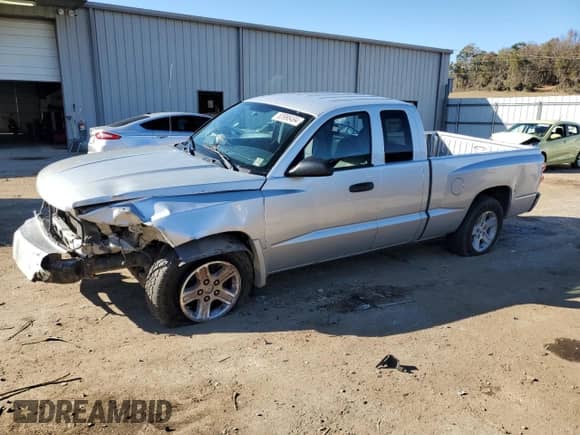 2010 Dodge Dakota z VIN 1D7CE3BK1AS221083, wystawiony jako Copart lot #83998494 z przebiegiem 280 749 mil mil oraz Szkoda całkowita • Salvage title. Historia ofert i sprzedaży dostępna na DreamBid. Obrazek 1.