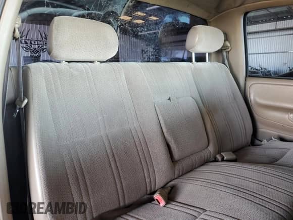 2002 Toyota Tundra z VIN 5TBJN32142S303241, wystawiony jako Copart lot #64789225 z przebiegiem 216 962 mil mil oraz Czysty tytuł • Clean title. Historia ofert i sprzedaży dostępna na DreamBid. Obrazek 10.