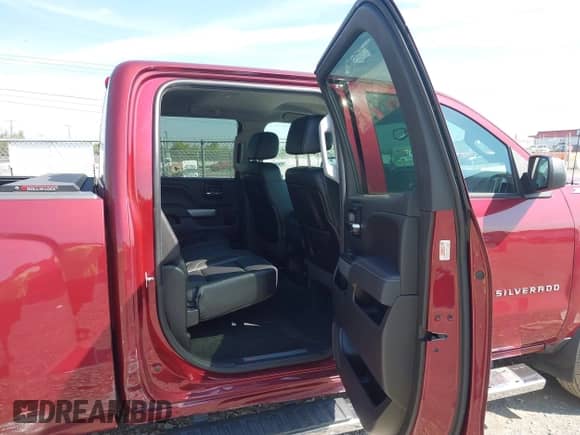 2014 Chevrolet Silverado 1500 LT z VIN 3GCUKREC9EG158245, wystawiony jako IAAI lot #43159415 z przebiegiem 161 214 mil mil oraz . Historia ofert i sprzedaży dostępna na DreamBid. Obrazek 8.
