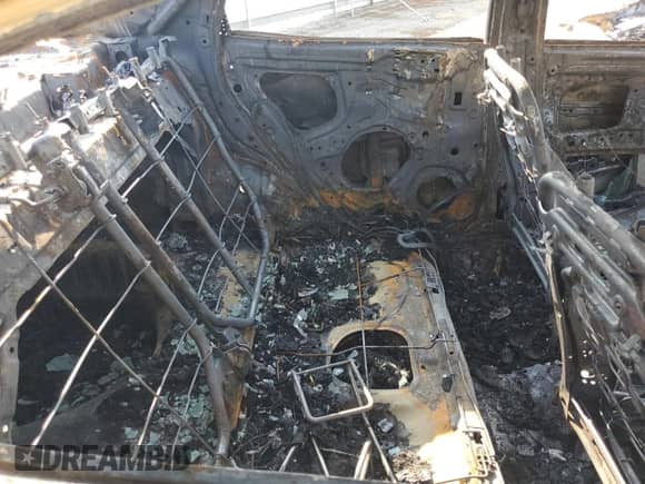 2014 Hyundai Accent GLS z VIN KMHCT4AE8EU681963, wystawiony jako Copart lot #87041085 z przebiegiem Nie podano mil oraz Nie do naprawy • Non repairable. Historia ofert i sprzedaży dostępna na DreamBid. Obrazek 10.