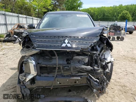 2024 Mitsubishi Outlander ES with VIN JA4J3UA84RZ083796, listed as a Copart auction lot 54502975 with 18,624 mi miles and Salvage title. Bid and sale history available at DreamBid. Image 5.