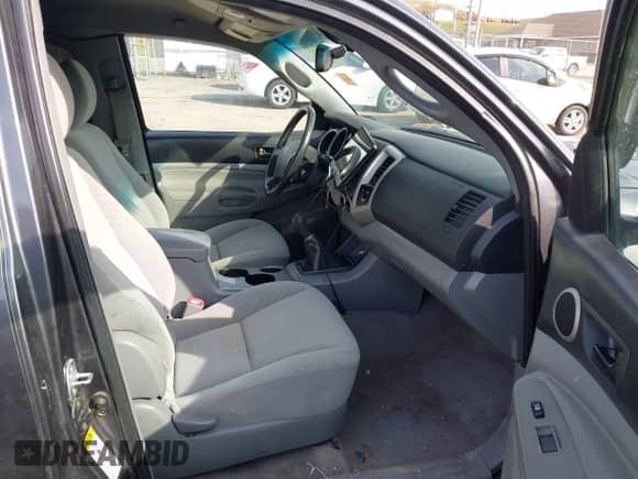 2011 Toyota Tacoma z VIN 5TFUU4EN1BX017241, wystawiony jako IAAI lot #41829322 z przebiegiem 149 111 mil mil oraz . Historia ofert i sprzedaży dostępna na DreamBid. Obrazek 5.