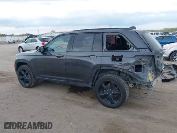 2024 Jeep Grand Cherokee Altitude with VIN 1C4RJHAG5R8951467, listed as a IAAI auction lot 42064828 with 15,920 mi miles and . Bid and sale history available at DreamBid. Image 15.