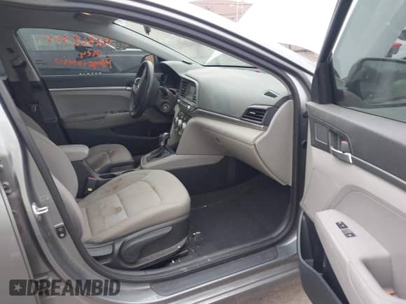 2019 Hyundai Elantra SE с VIN KMHD74LF2KU811441, выставлен на аукционе IAAI как лот 42362585 с пробегом 136 043 миль миль и . История ставок и продаж доступна на DreamBid. Изображение 5.