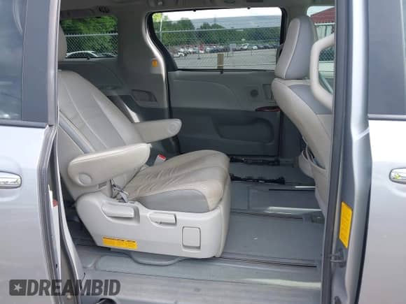 2013 Toyota Sienna XLE with VIN 5TDDK3DC3DS054803, listed as a IAAI auction lot 42389252 with 185,843 mi miles and . Bid and sale history available at DreamBid. Image 8.