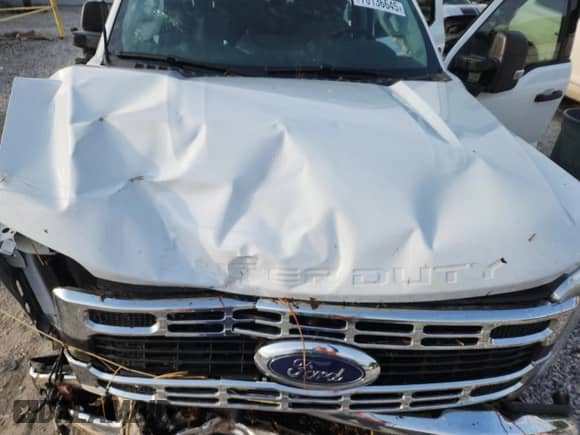 2024 Ford F-250 XL z VIN 1FT7W2BA9REF78919, wystawiony jako Copart lot #70136645 z przebiegiem 41 922 mil mil oraz Szkoda całkowita • Salvage title. Historia ofert i sprzedaży dostępna na DreamBid. Obrazek 11.