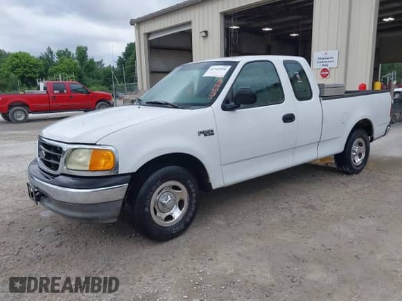 2004 Ford F-150 XL z VIN 2FTRX17264CA01975, wystawiony jako IAAI lot #42312516 z przebiegiem Nie podano mil oraz . Historia ofert i sprzedaży dostępna na DreamBid. Obrazek 2.