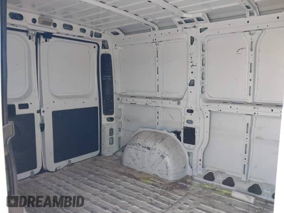 2017 Ram ProMaster Cargo z VIN 3C6TRVNG0HE540139, wystawiony jako IAAI lot #42171290 z przebiegiem 126 200 mil mil oraz . Historia ofert i sprzedaży dostępna na DreamBid. Obrazek 8.