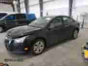 2014 Chevrolet Cruze LS z VIN 1G1PA5SH2E7457864, wystawiony jako Copart lot #85175535 z przebiegiem 140 535 mil mil oraz Szkoda całkowita • Salvage title. Historia ofert i sprzedaży dostępna na DreamBid. Obrazek 1.