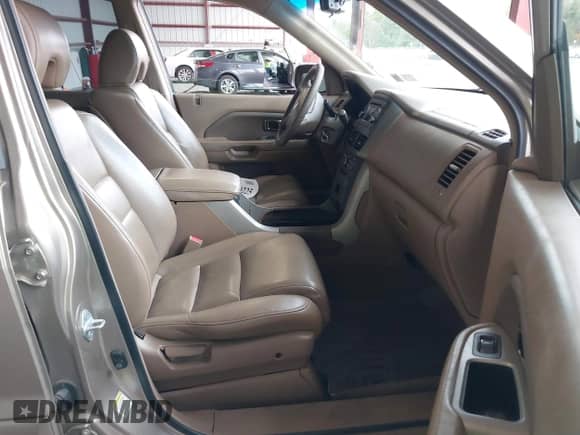 2006 Honda Pilot EX-L with VIN 2HKYF18646H558848, listed as a IAAI auction lot 43510225 with 225,289 mi miles and . Bid and sale history available at DreamBid. Image 5.