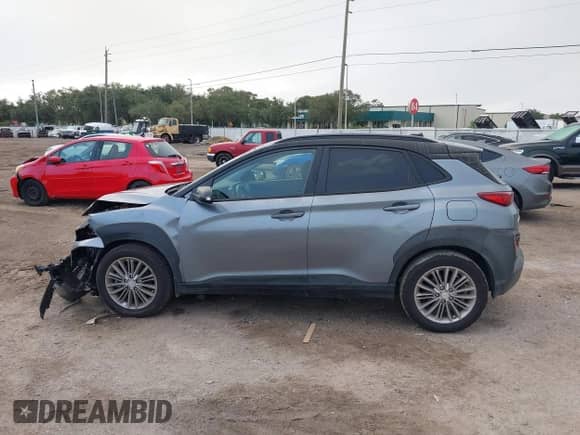 2018 Hyundai Kona SEL z VIN KM8K2CAA1JU183426, wystawiony jako IAAI lot #43394507 z przebiegiem 76 961 mil mil oraz . Historia ofert i sprzedaży dostępna na DreamBid. Obrazek 15.