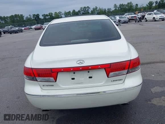 2006 Hyundai Azera SE with VIN KMHFC46F36A132429, listed as a IAAI auction lot 42871419 with 212,777 mi miles and . Bid and sale history available at DreamBid. Image 17.