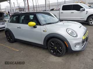 2021 MINI Hardtop Cooper SE с VIN WMWXP3C04M2N33919, выставлен на аукционе IAAI как лот 43316625 с пробегом 24 448 миль миль и . История ставок и продаж доступна на DreamBid. Изображение 1.