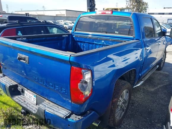 2017 Toyota Tundra Platinum с VIN 5TFAY5F10HX632509, выставлен на аукционе IAAI как лот 41583094 с пробегом 130 850 миль миль и . История ставок и продаж доступна на DreamBid. Изображение 4.