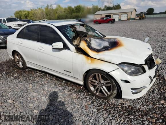 2014 Mercedes-Benz C 300 Sport with VIN WDDGF8AB7ER325152, listed as a Copart auction lot 85700335 with Not provided miles and Non repairable. Bid and sale history available at DreamBid. Image 4.