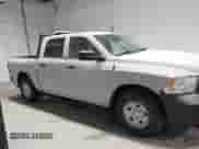 2019 Ram 1500 Express z VIN 1C6RR7KGXKS746132, wystawiony jako IAAI lot #41587104 z przebiegiem 103 826 mil mil oraz . Historia ofert i sprzedaży dostępna na DreamBid. Obrazek 13.