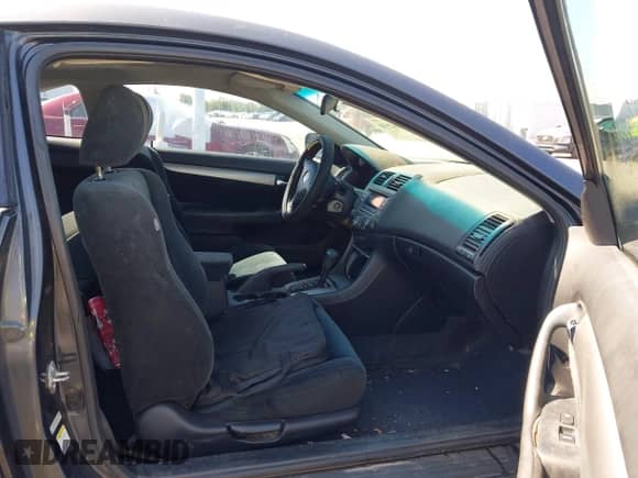 2004 Honda Accord EX с VIN 1HGCM72504A018650, выставлен на аукционе IAAI как лот 43242886 с пробегом 243 120 миль миль и . История ставок и продаж доступна на DreamBid. Изображение 5.