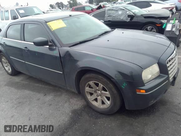 2007 Chrysler 300 Signature z VIN 2C3LA53G77H737769, wystawiony jako IAAI lot #36668043 z przebiegiem 257 759 mil mil oraz . Historia ofert i sprzedaży dostępna na DreamBid. Obrazek 1.