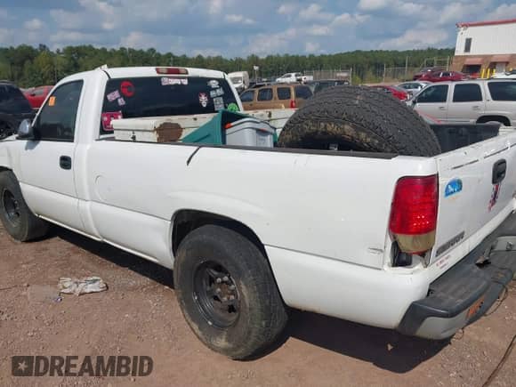 2002 GMC Sierra 1500 SL z VIN 1GTEC14V62Z900828, wystawiony jako IAAI lot #43205215 z przebiegiem Nie podano mil oraz . Historia ofert i sprzedaży dostępna na DreamBid. Obrazek 3.